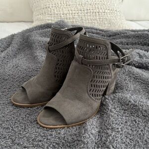 AMERICAN EAGLE size 6.5 Heels